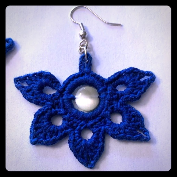 Handmade crochet earring 100% cotton light feather - Picture 2 of 2